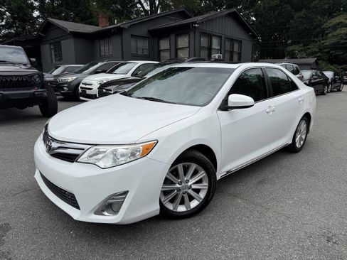Used 2014 Toyota Camry XLE image 1
