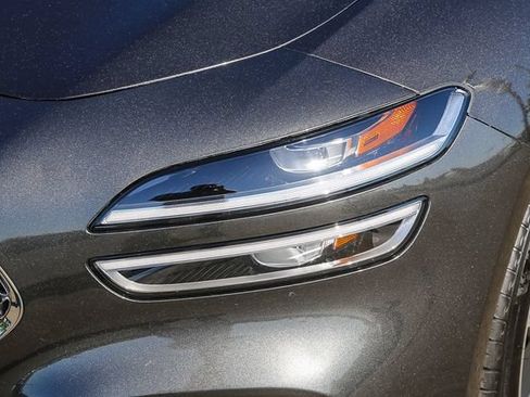 Used 2025 Genesis G70 2.5T RWD image 8