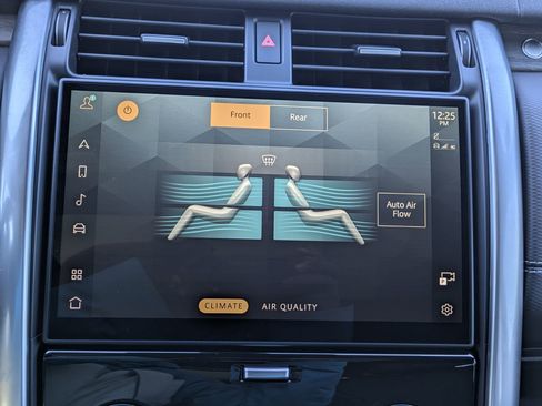 Used 2024 Land Rover Discovery Dynamic SE image 14