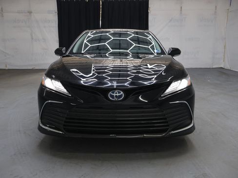 Used 2024 Toyota Camry XLE FWD image 2