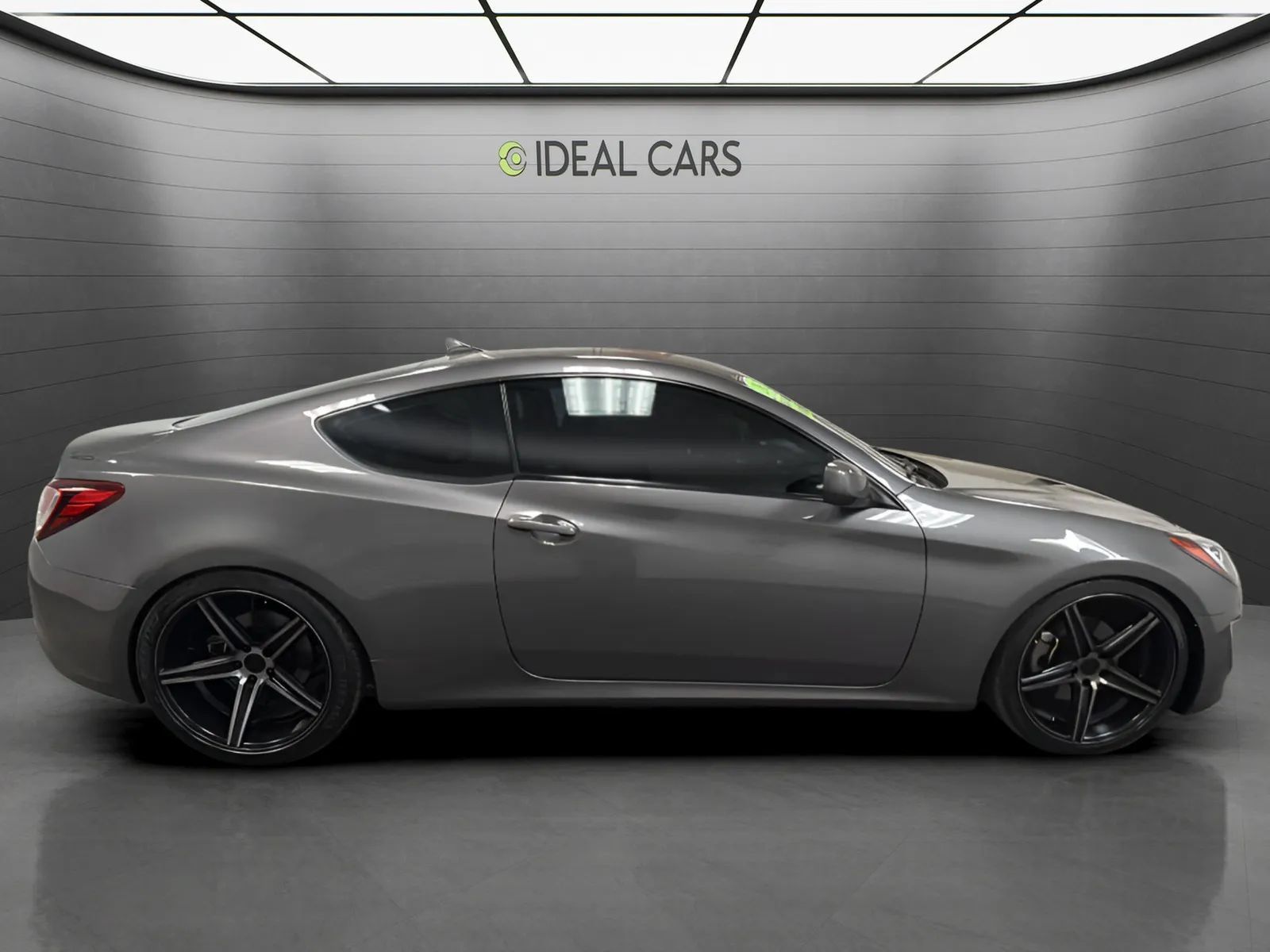 Used 2013 Hyundai Genesis 2.0T RWD image 4