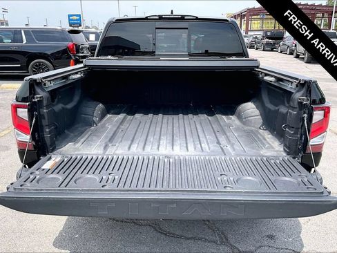 Used 2022 Nissan Titan PRO-4X w/ Pro-4x Convenience Package AWD/4WD image 16