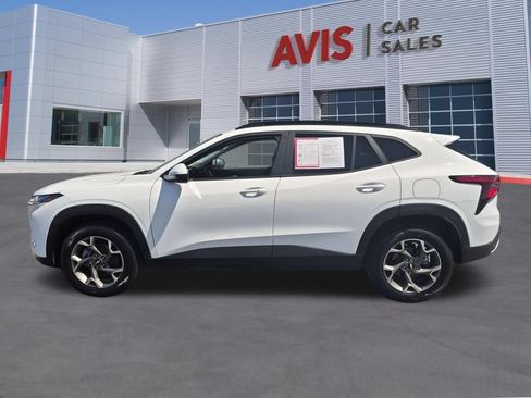Used 2025 Chevrolet Trax LT w/ LT Convenience Package FWD image 10