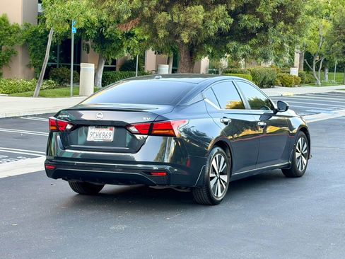 Used 2022 Nissan Altima 2.5 SV FWD image 4