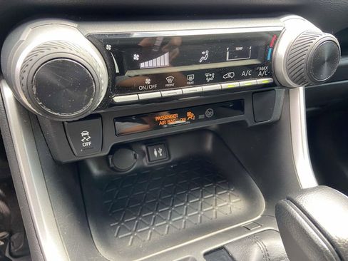 Used 2019 Toyota RAV4 LE FWD image 24