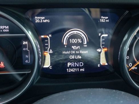 Used 2018 Jeep Wrangler Unlimited Sahara AWD/4WD image 3