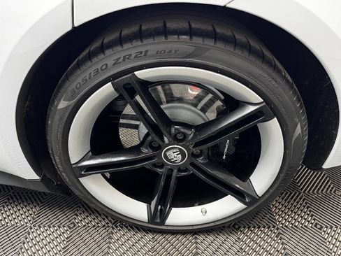 Used 2022 Porsche Taycan 4S image 18
