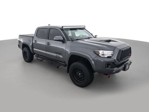 Used 2021 Toyota Tacoma TRD Sport image 3
