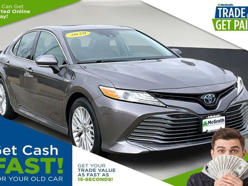 Used 2020 Toyota Camry XLE image 1