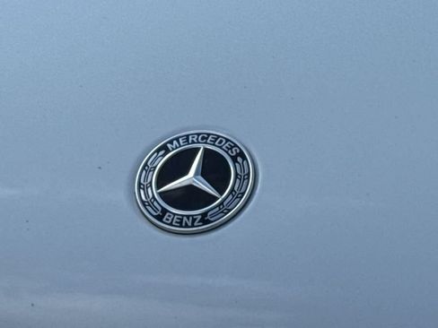 Used 2024 Mercedes-Benz GLC 300 4MATIC image 9