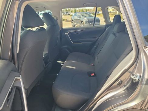 Used 2021 Toyota RAV4 LE image 15