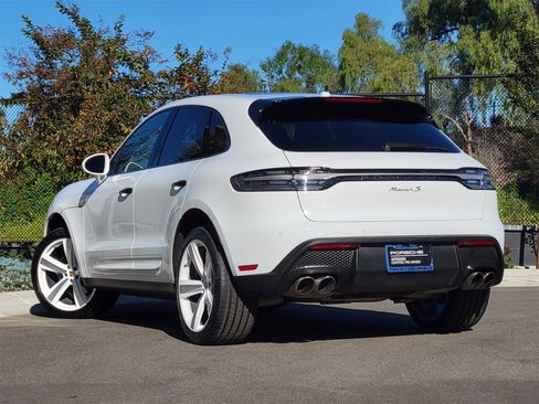 Certified 2024 Porsche Macan S image 3