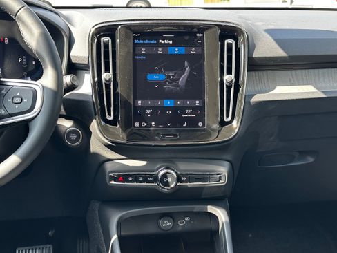 Used 2025 Volvo XC40 B5 Plus w/ Protection Package Premier image 12