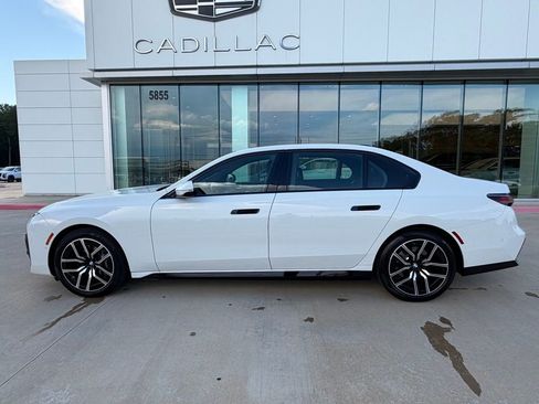 Used 2025 BMW 740i xDrive w/ Premium Package AWD/4WD image 2