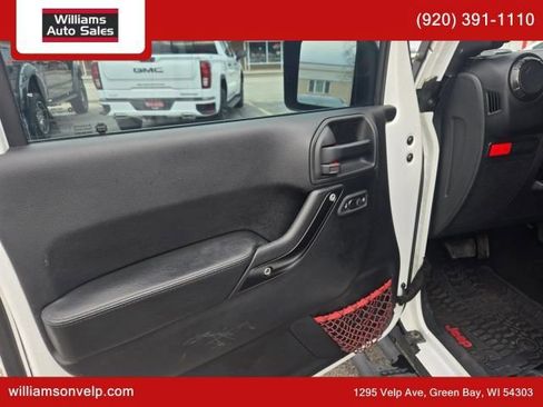 Used 2017 Jeep Wrangler Unlimited Rubicon AWD/4WD image 11