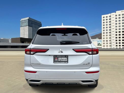 Used 2023 Mitsubishi Outlander SE image 4