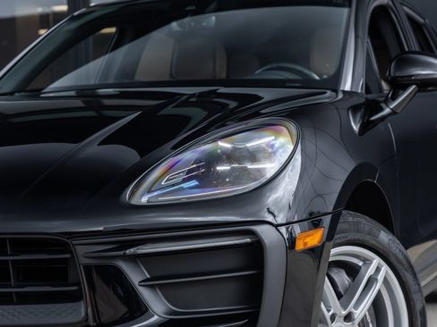 Certified 2024 Porsche Macan AWD/4WD image 16