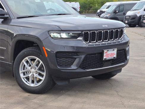 New 2025 Jeep Grand Cherokee Laredo w/ MOPAR Finishing Package image 2
