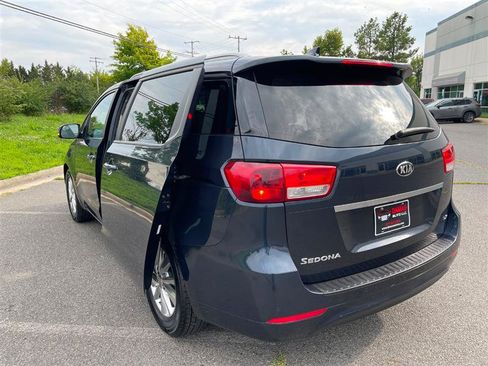 Used 2017 Kia Sedona LX w/ LX Essentials Premium Package FWD image 51