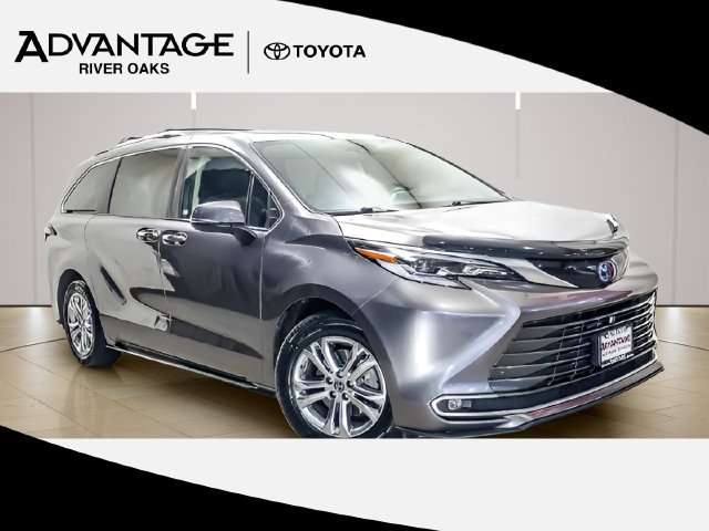 Used 2022 Toyota Sienna Platinum AWD/4WD image 1