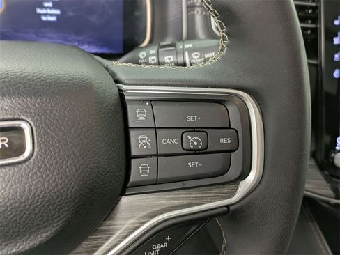 Used 2024 Jeep Wagoneer Series III w/ Premium Group I image 21