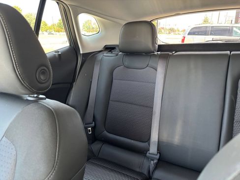 Used 2025 Chevrolet Trax LT FWD image 39