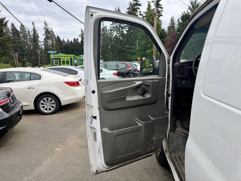 Used 2008 Chevrolet Express 2500 Extended RWD image 19