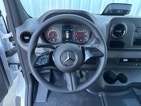 Used 2025 Mercedes-Benz Sprinter 2500 image 22