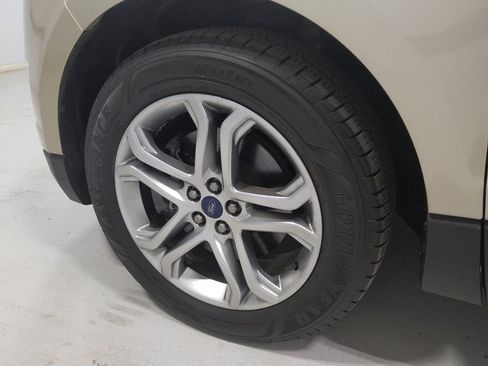 Used 2017 Ford Edge Titanium w/ Equipment Group 301A AWD/4WD image 31