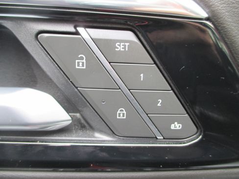 Used 2025 Chevrolet Suburban Z71 w/ Comfort Package AWD/4WD image 16
