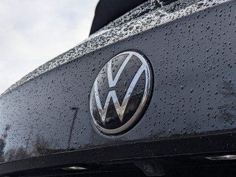 Used 2022 Volkswagen Taos SE image 30