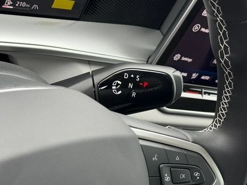 New 2026 Volkswagen Tiguan SE AWD/4WD image 14