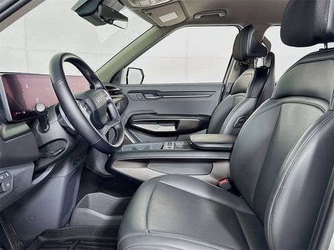 Used 2024 Kia EV9 Light Long Range image 11