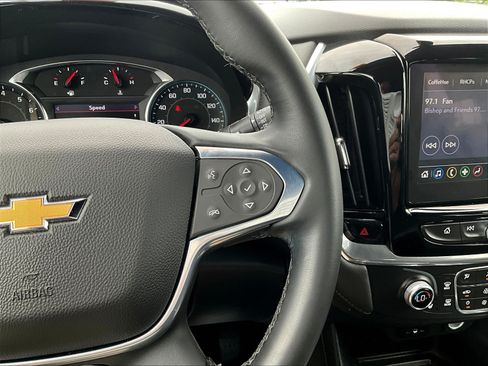 Used 2023 Chevrolet Traverse LT FWD image 12