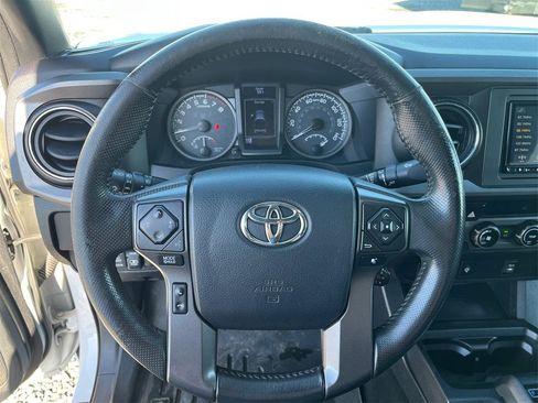 Used 2017 Toyota Tacoma TRD Off-Road w/ Tow Package (A/T) image 17