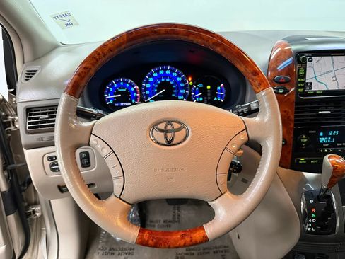 Used 2006 Toyota Sienna XLE Limited FWD image 21