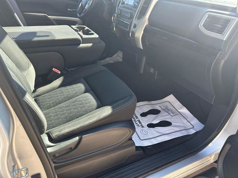 Used 2017 Nissan Titan SV image 13