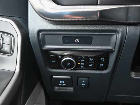 Used 2025 Ford F150 Lariat AWD/4WD image 40