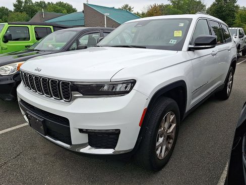 Used 2022 Jeep Grand Cherokee L Limited AWD/4WD image 2