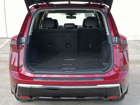 Used 2025 Nissan Rogue Platinum w/ Platinum Premium Package FWD image 9