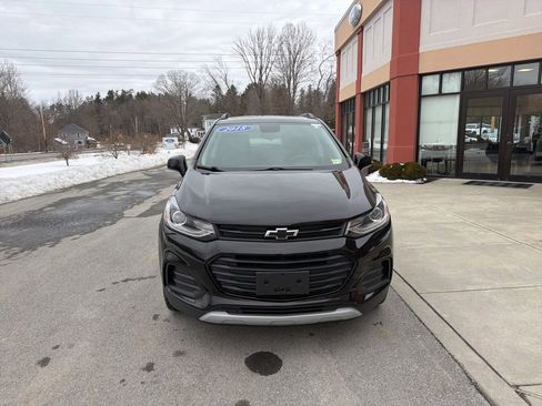 Used 2018 Chevrolet Trax LT w/ Sun & Sound Package image 2