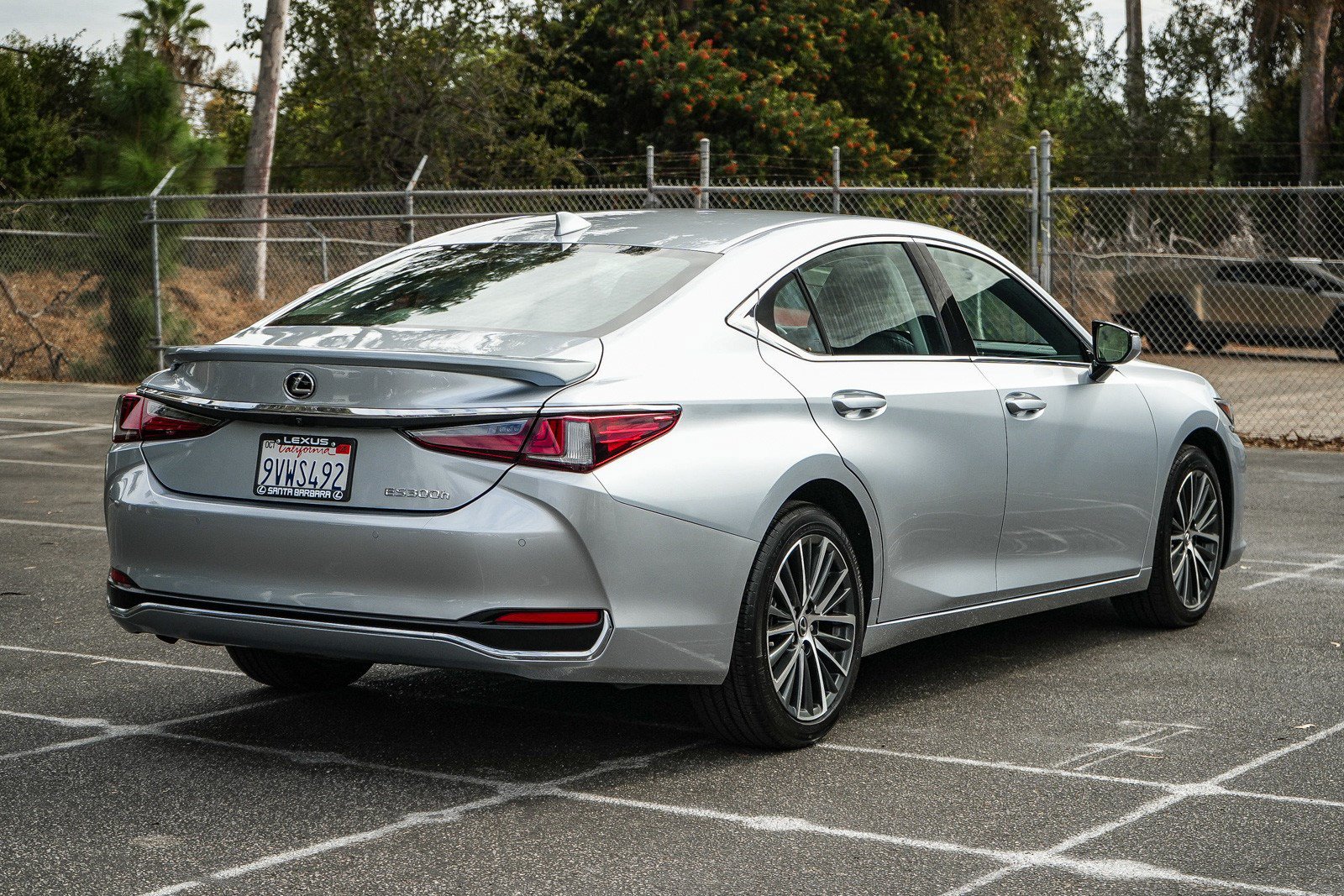 Used 2025 Lexus ES 300h w/ Premium Package FWD image 6