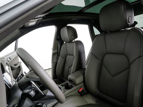 New 2026 Porsche Macan image 5