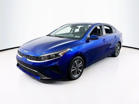 Used 2024 Kia Forte LXS w/ LXS Technology Package FWD image 3