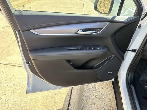 New 2025 Cadillac XT5 Luxury image 13