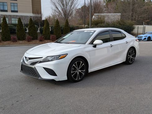 Used 2018 Toyota Camry SE image 7