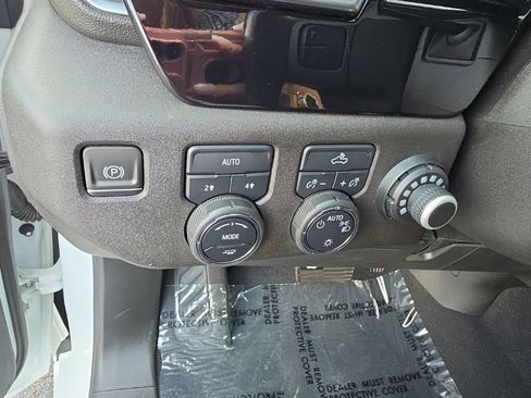 Used 2022 Chevrolet Silverado 1500 LT AWD/4WD image 20