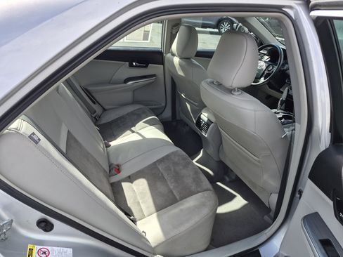 Used 2012 Toyota Camry XLE w/ Leather Pkg FWD image 11