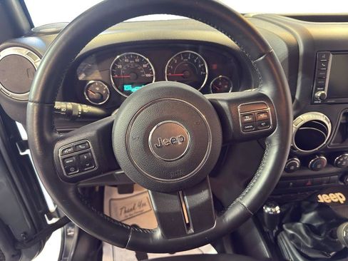 Used 2015 Jeep Wrangler Rubicon w/ Dual Top Group AWD/4WD image 15