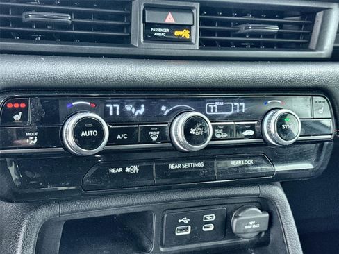 Used 2023 Honda Pilot TrailSport image 27